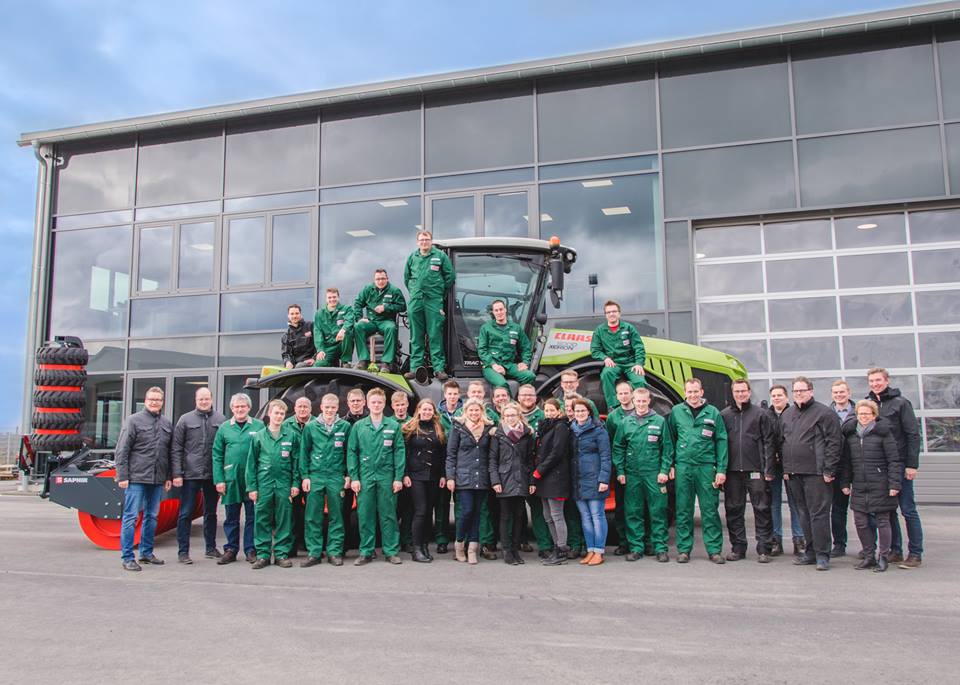 Das Team von Fricke Landmaschinen hat die neuen Büros und die moderne Werkstatt bezogen