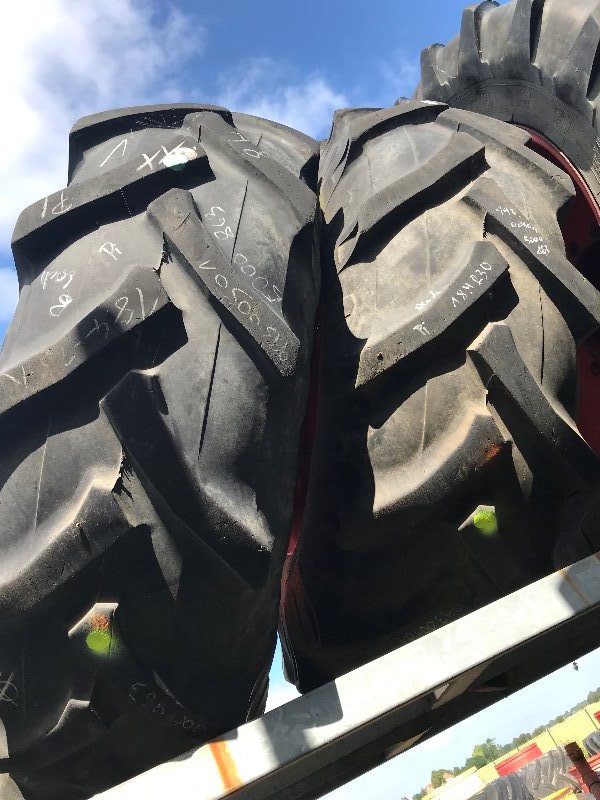 Pirelli 18.4 R30 - Räder + Reifen + Felgen - Rad