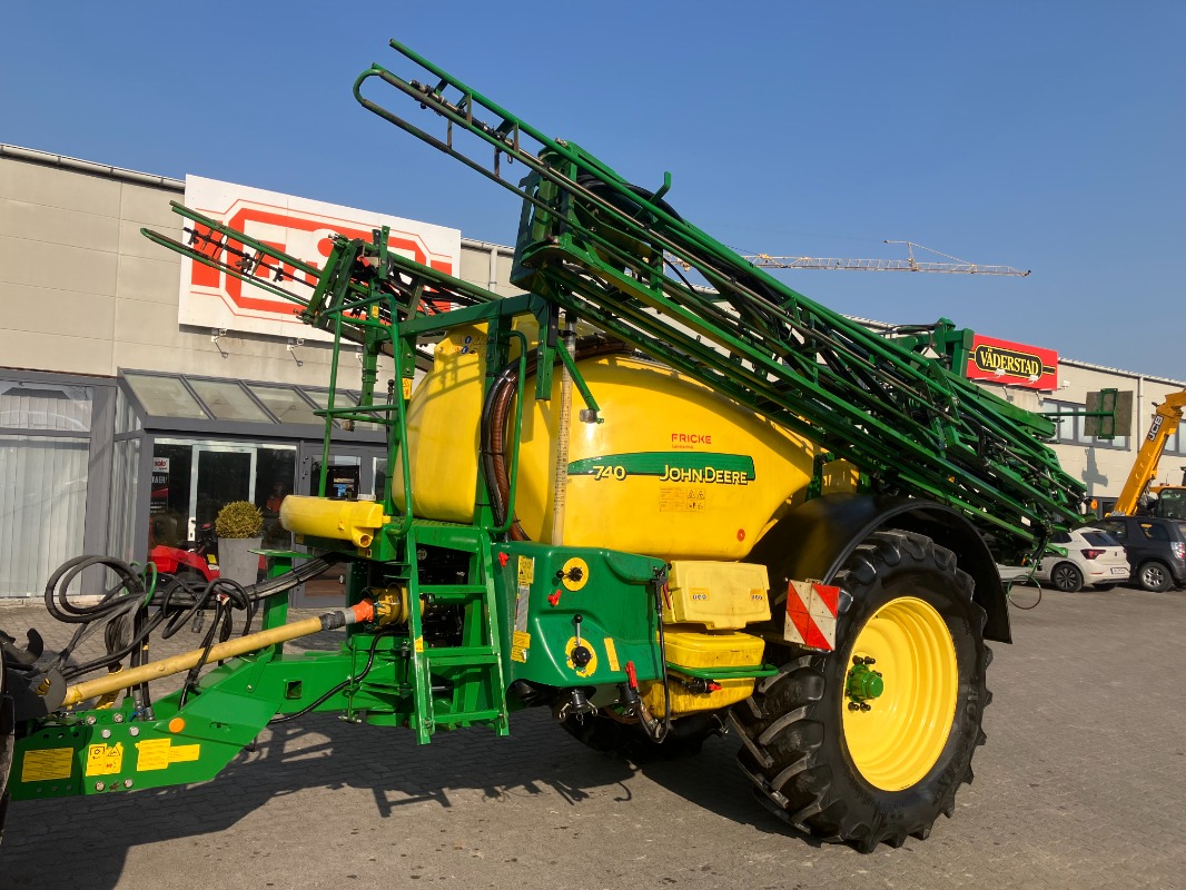 John Deere 740 - Düngung + Pflanzenschutztechnik + Pflege - Feldspritze