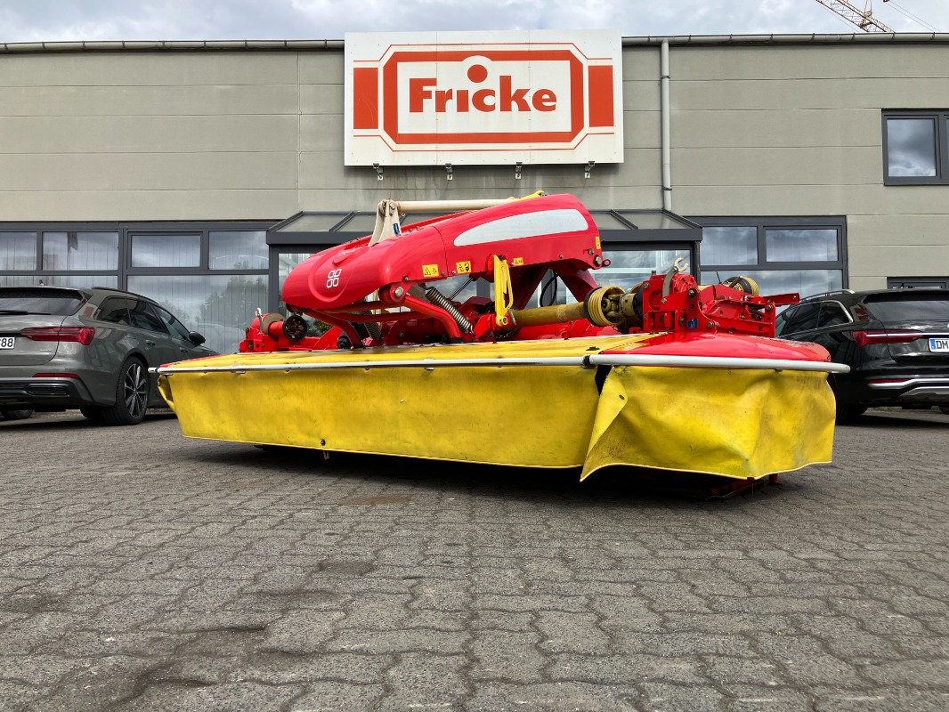 Pöttinger NovaCat X8 ED + NovaCat Alpha-Motion ED 301 - Grassland and forage harvesting technology - Mill