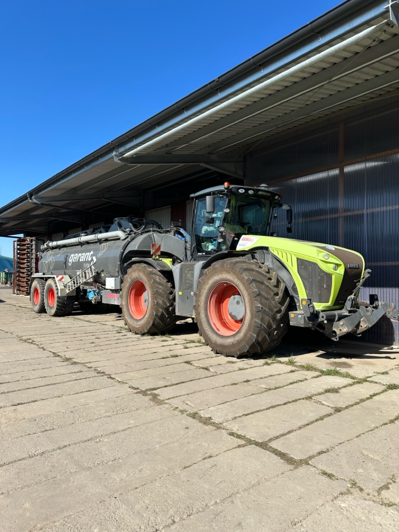 CLAAS Xerion 4000 Trac VC + Kotte PTLX 26000 - Tracteur
