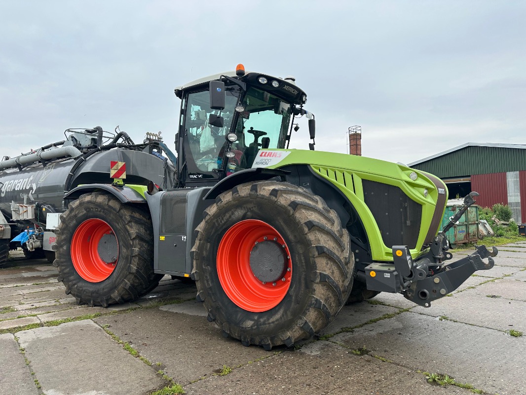 CLAAS Xerion 4000 Trac VC + Kotte PTLX 26000 - Tracteur