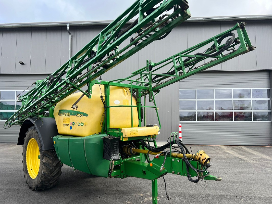John Deere 740 - Düngung/Pflanzenschutztechnik/Pflege - Anhängespritze