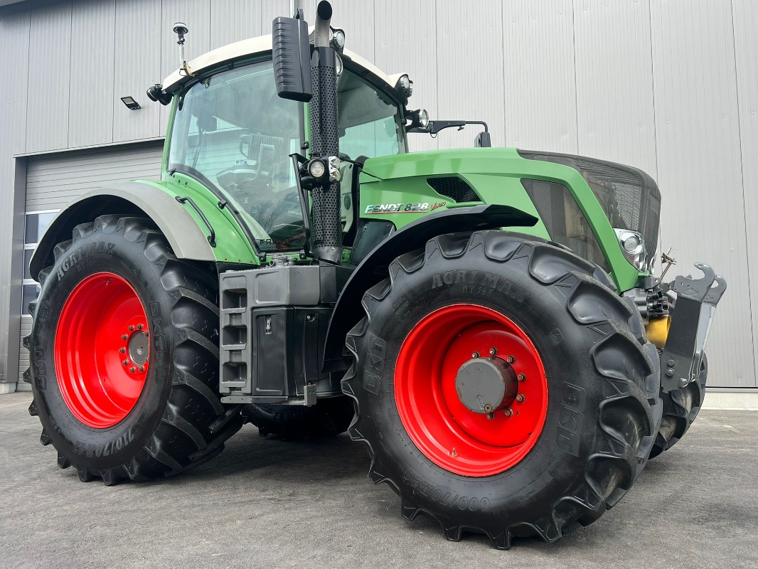 Fendt 828 Vario Profi Plus SCR - Traktor