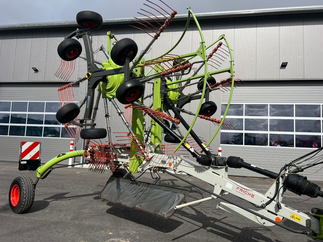 CLAAS Liner 2700 - Tecnología de pastoreo + tecnología de cosecha de forraje - Rastrillo
