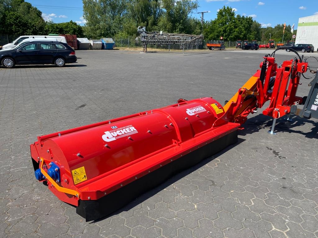 Dücker USM 26 - Tecnología para jardines + tecnología municipal - Mulcher