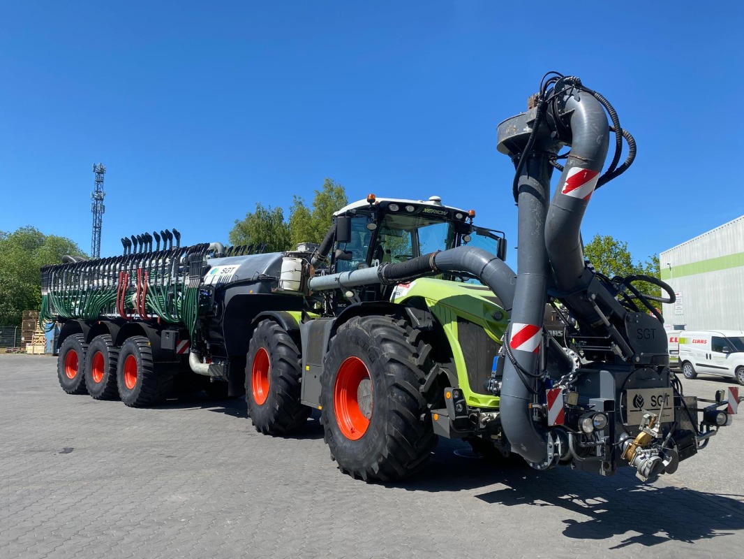 CLAAS Xerion 4000 Trac VC + SGT 30000 + VOGELSANG 30 M - Technologie du fumier + technologie du fumier - Des conducteurs auto-formés