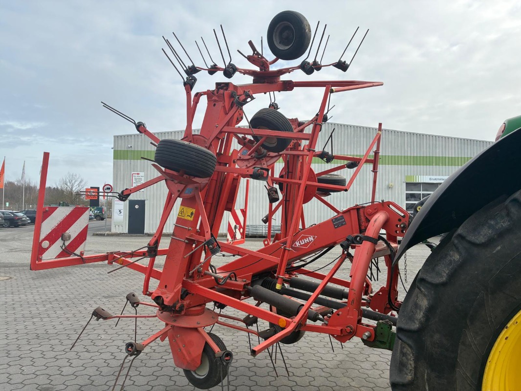 Kuhn GF 7802 - Grassland technology + Forage harvesting technology - Rotary haymaker