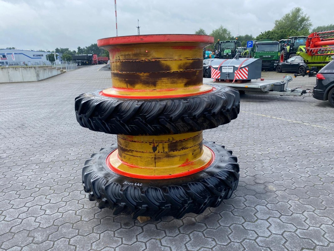 Kleber Zwillingsrad 300/95R46 - Räder/Reifen/Felgen - Zwillingsräder