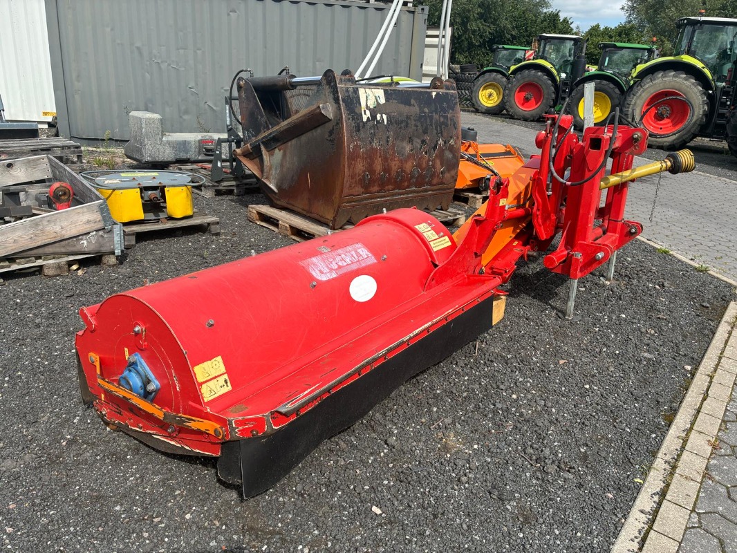 Dücker USM 18 VR4 - Tecnología para jardines + tecnología municipal - Mulcher