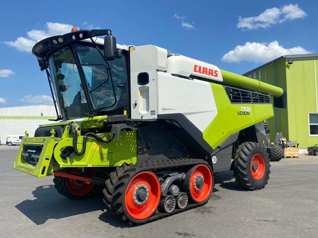 CLAAS Lexion 7700 TT + Vario 1080 - Combinez