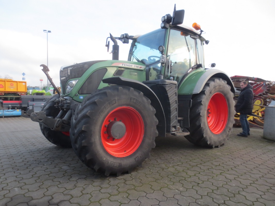 Fendt 714 Vario Profi - Traktor