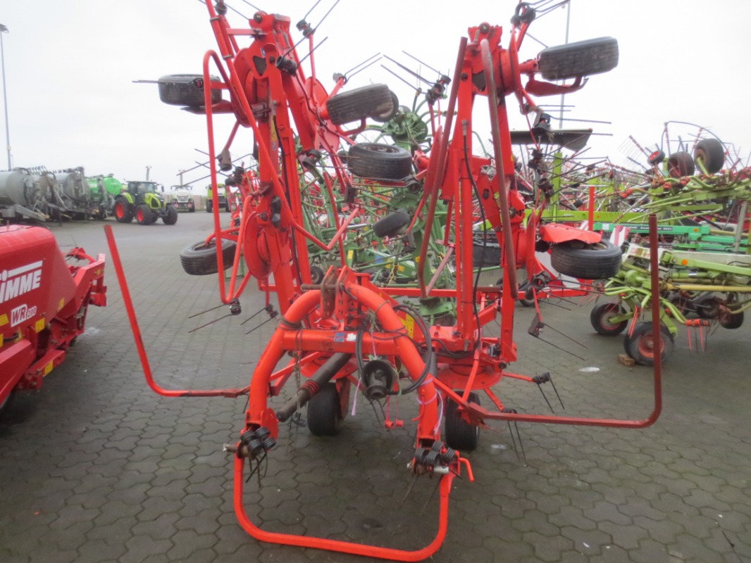 Kuhn GF 8702 - Grassland technology + Forage harvesting technology - Rotary haymaker