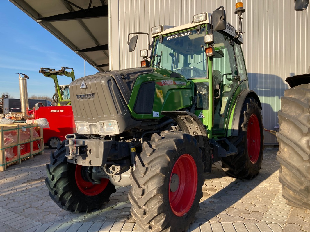 Fendt 211 F - Traktor