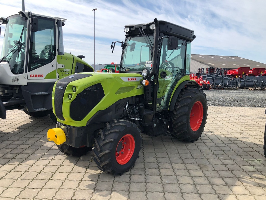 CLAAS Nexos 260 S Advanced - Tractor - Orchard tractor