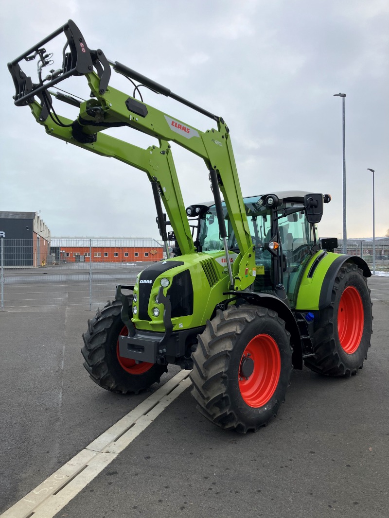 CLAAS Arion 450 - Tractor