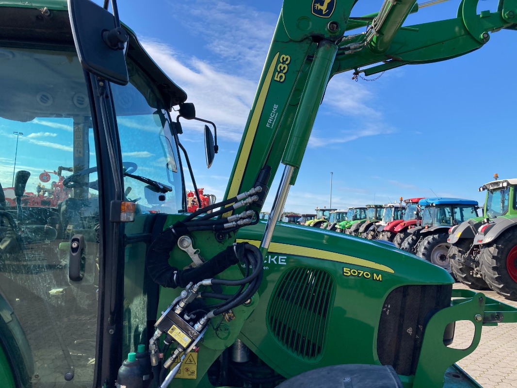 John Deere 5070 M - Ciągnik