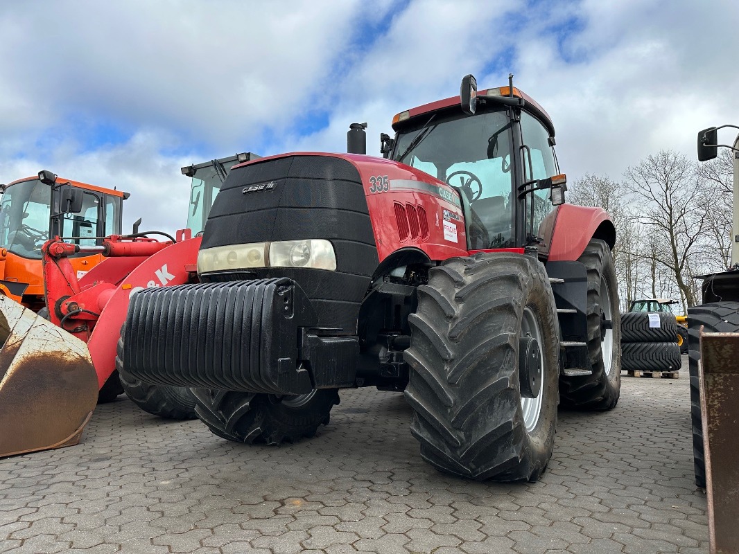 Case Magnum 335 - Traktor