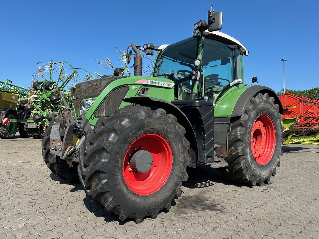 Fendt 724 Vario SCR Frontzapfwelle - Tractor