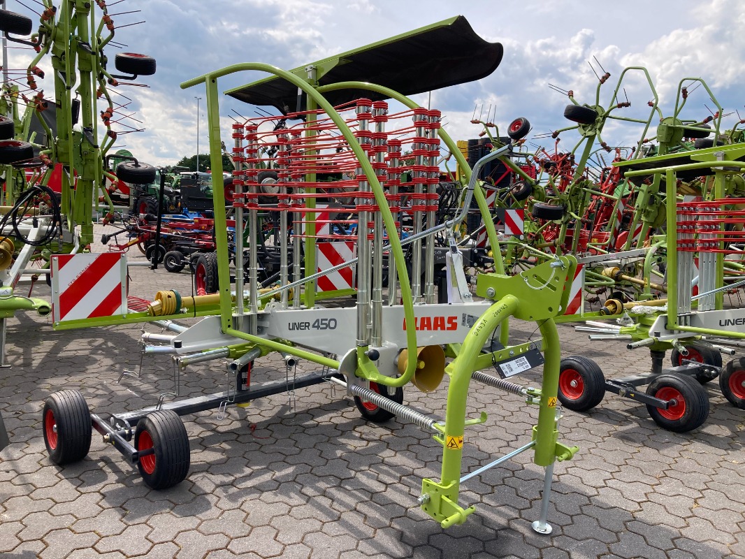 CLAAS Liner 450 - Tecnología de pastoreo + tecnología de cosecha de forraje - Rastrillo