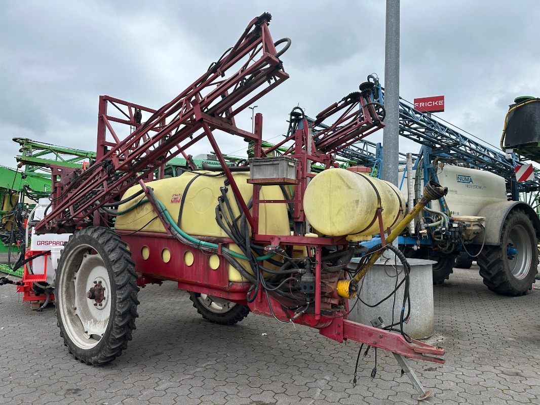 Hardi TZY 2400   Müller Spraydos - Düngung/Pflanzenschutztechnik/Pflege - Anhängespritze