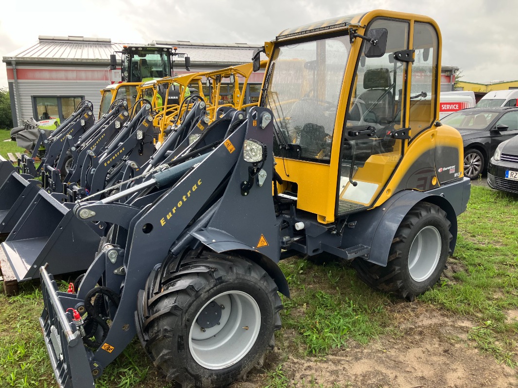 Eurotrac W13-CF - Hoftechnik - Hoflader