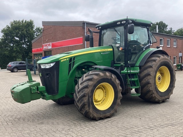 John Deere 8335R Auto Powr - Traktor