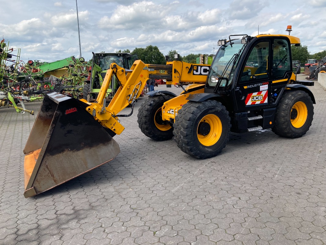 JCB 542-70 Industry Pro - Excavator + Loader - Telescopic handler