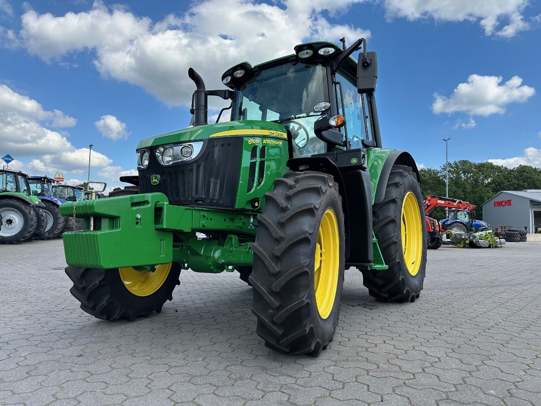 John Deere 6110 M - Tractor