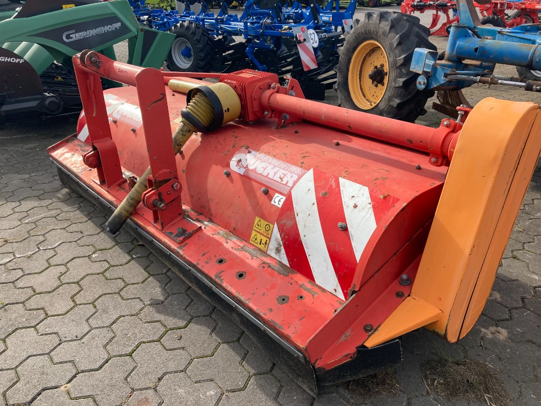Dücker UM 27 - Tecnología para jardines + tecnología municipal - Mulcher