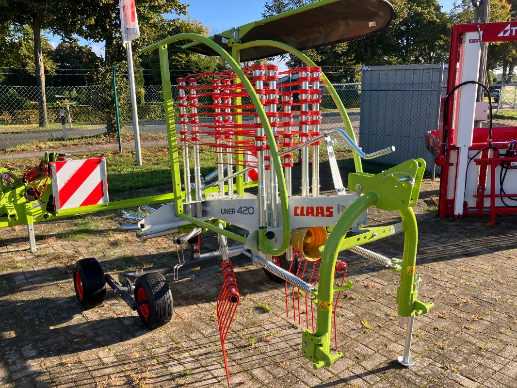 CLAAS Liner 420 - Tecnología de pastoreo + tecnología de cosecha de forraje - Rastrillo