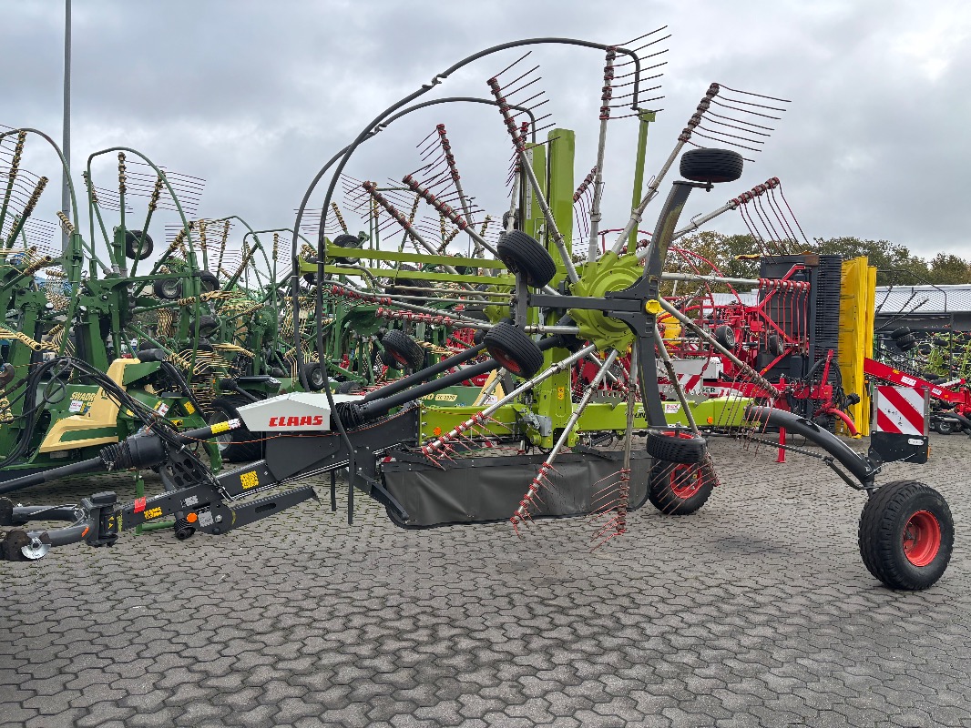 CLAAS Liner 2800 - Tecnología de pastoreo + tecnología de cosecha de forraje - Rastrillo