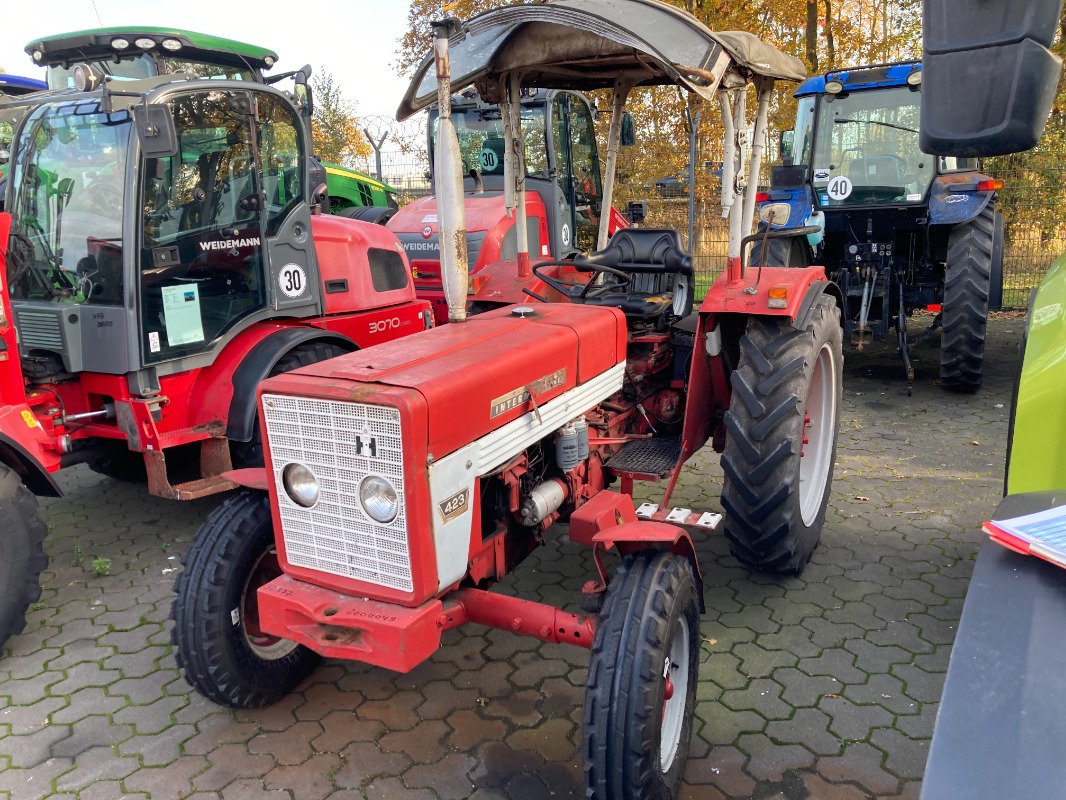 IHC 423 - Tractor