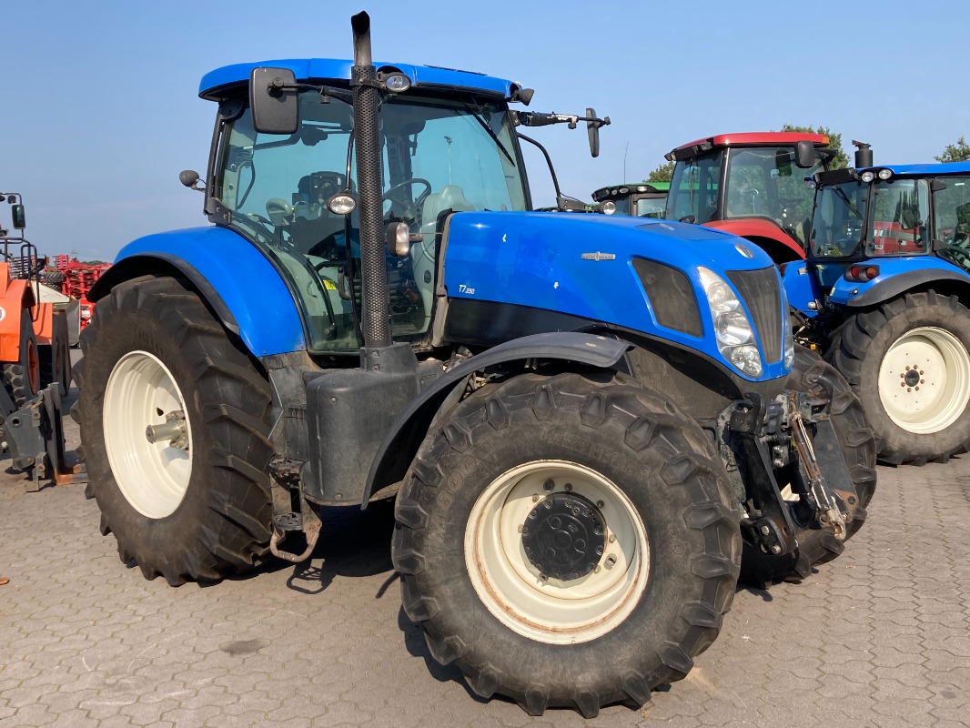 New Holland T 7.250 Auto Command - Traktor