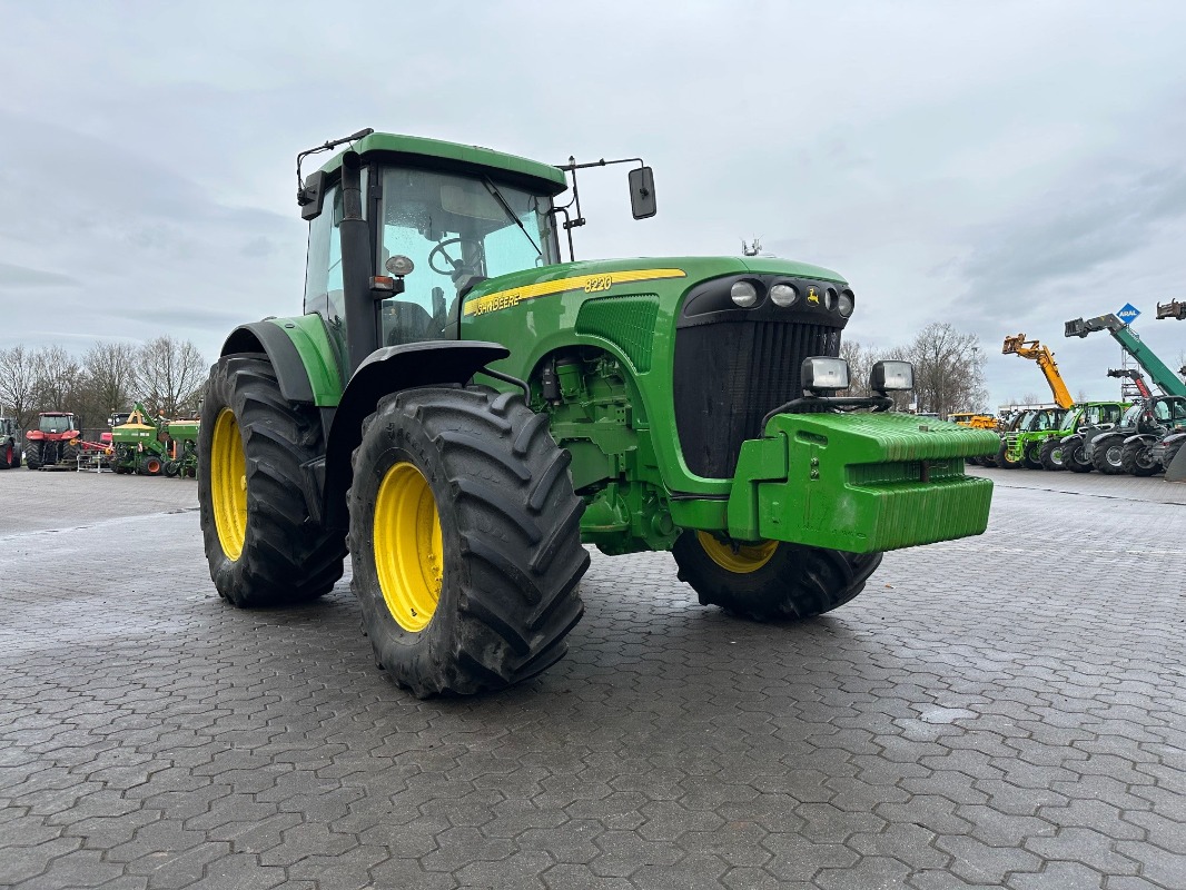 John Deere 8220 Powershift - Traktor