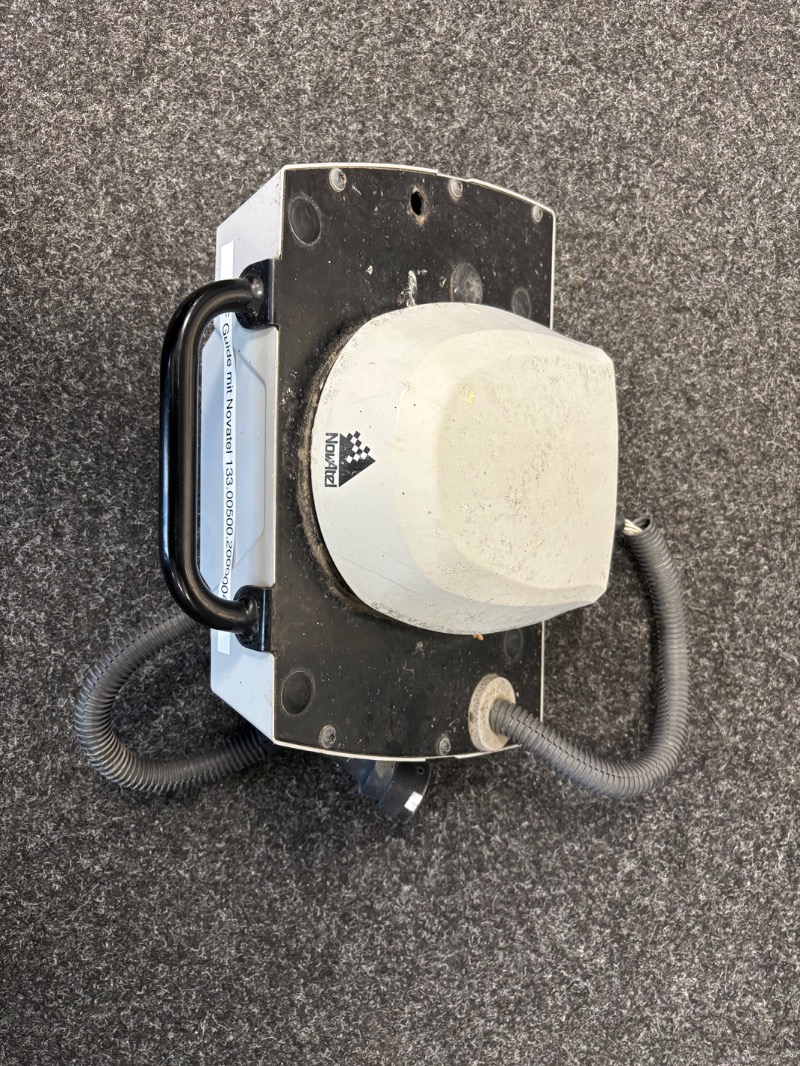 Massey Ferguson MF Guide mit Novatel-Zentimeter-Genauigkeit (RTK) - Accesorios para tractores - Otros accesorios para tractores