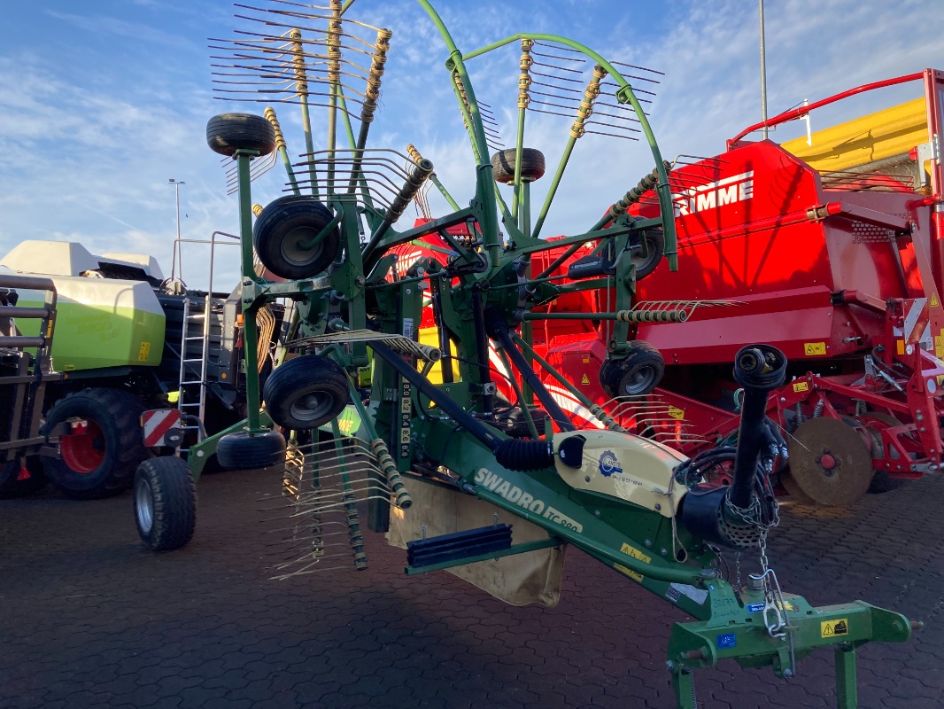 Krone Swadro TC 880 - Tecnología de pastoreo + tecnología de cosecha de forraje - Rastrillo