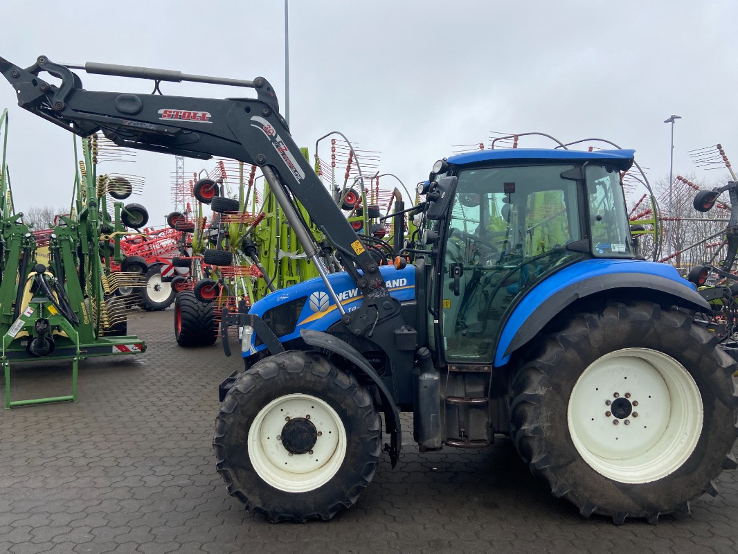 New Holland T 4.95 - Traktor