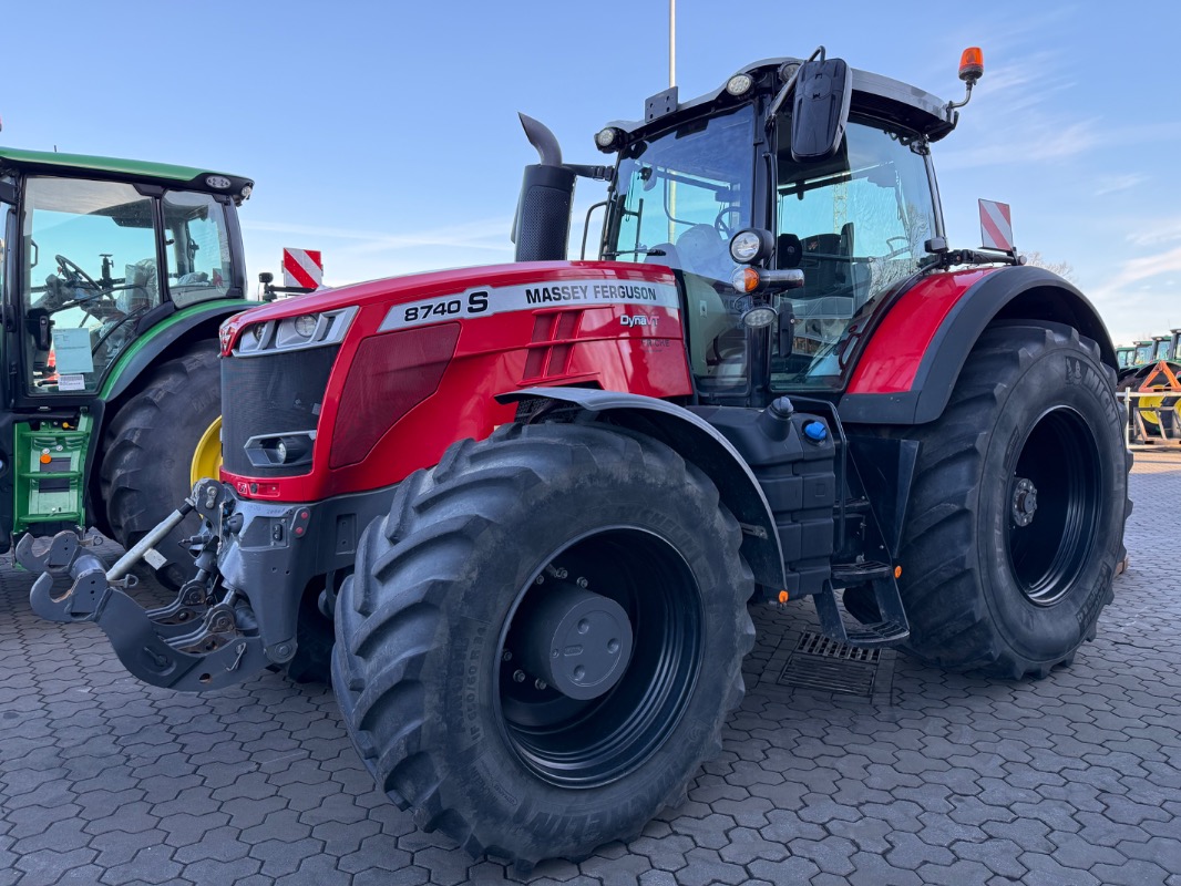 Massey Ferguson 8740S Dyna VT - Traktor