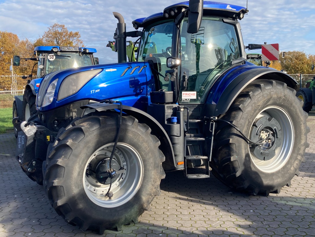 New Holland T 7.300 Auto Command - Traktor