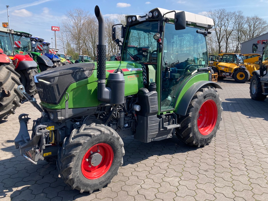 Fendt 211 V Vario Gen3 - Traktor