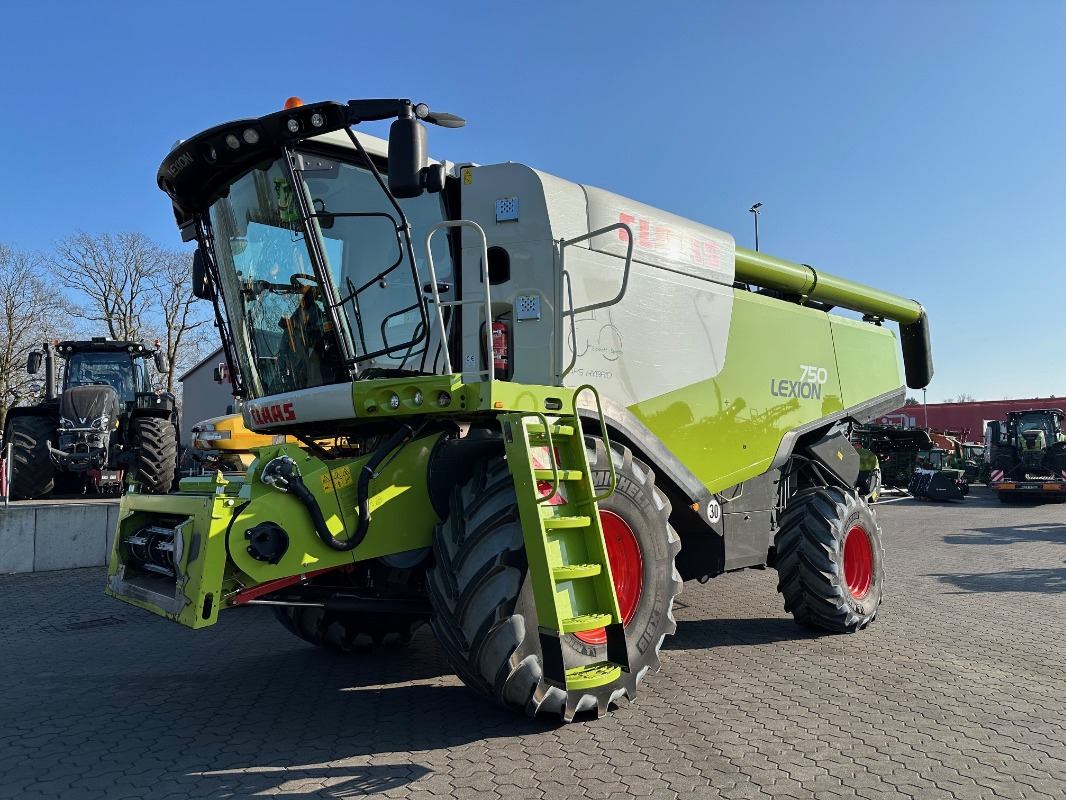 CLAAS Lexion 750 - Combine harvester