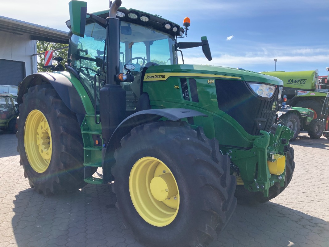 John Deere 6R215 - Traktor