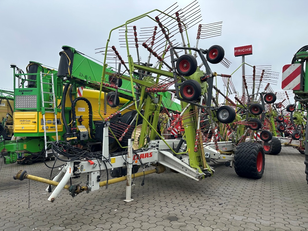 CLAAS Liner 3600 - Tecnología de pastoreo + tecnología de cosecha de forraje - Rastrillo