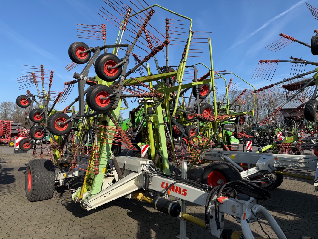 CLAAS Liner 3600 Comfort - Tecnología de pastoreo + tecnología de cosecha de forraje - Rastrillo