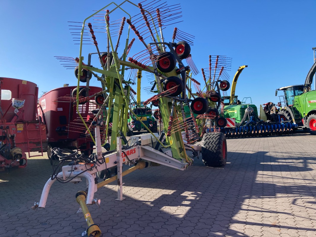 CLAAS Liner 3600 - Tecnología de pastoreo + tecnología de cosecha de forraje - Rastrillo