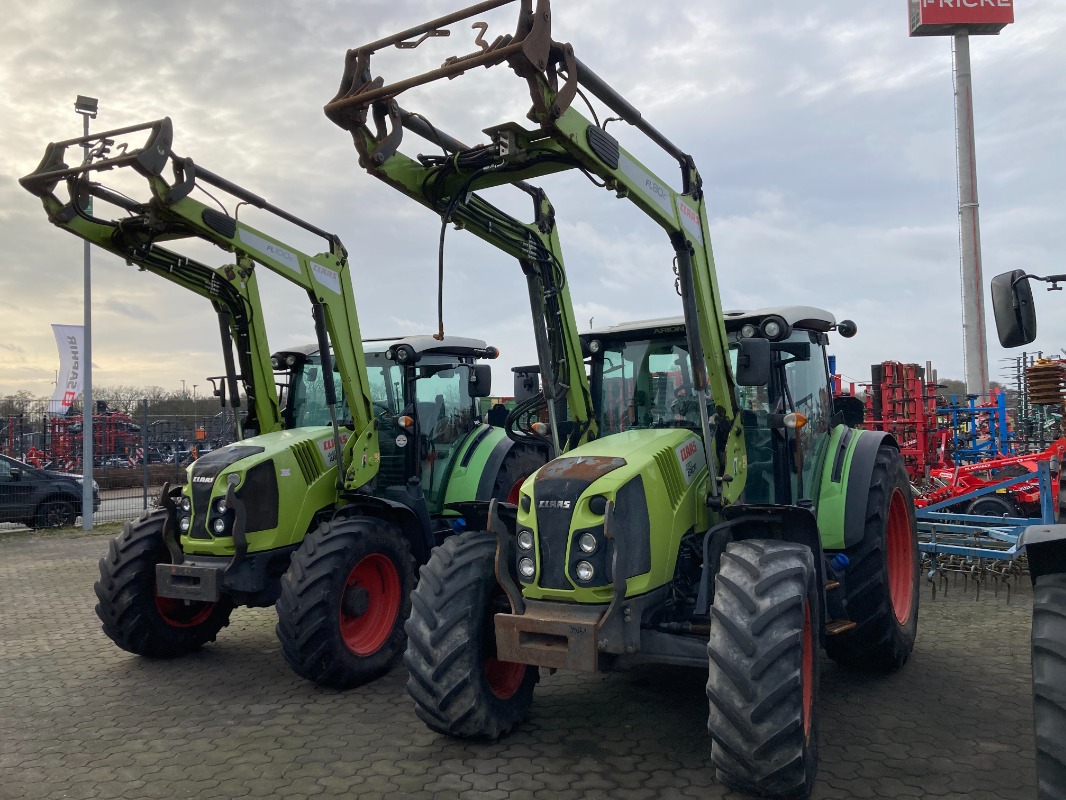 CLAAS Arion 420 - Traktor