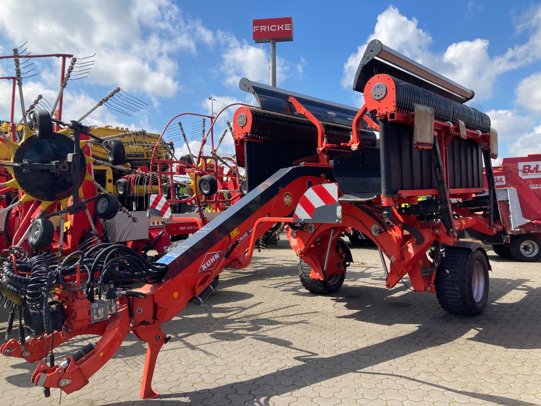 Kuhn Merge Maxx 950 - Grünlandtechnik + Futtererntetechnik - Schwader