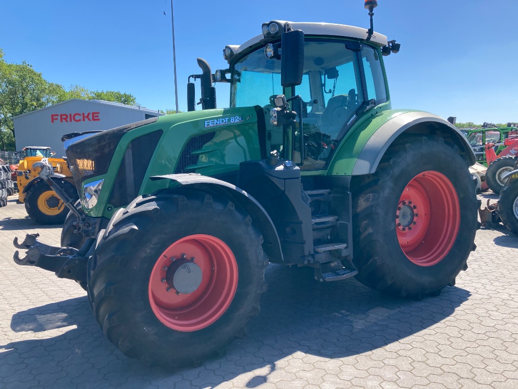 Fendt 824 Vario Power - Tractor
