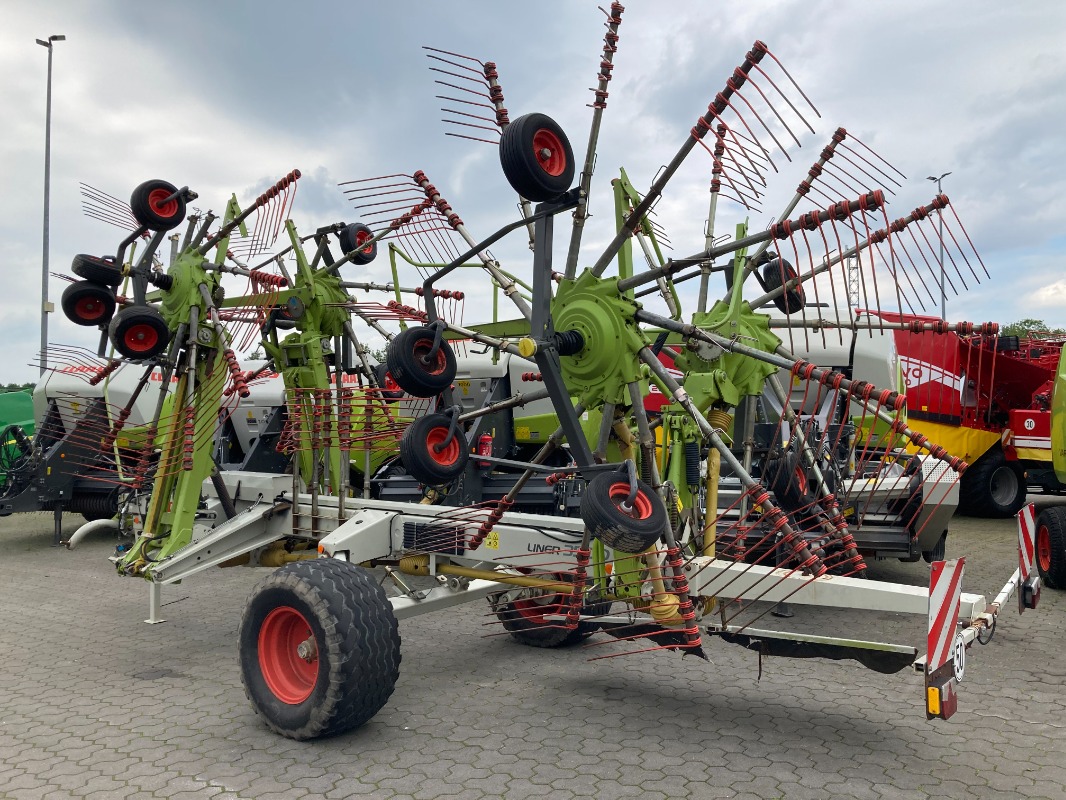CLAAS Liner 3500 DL - Tecnología de pastoreo + tecnología de cosecha de forraje - Rastrillo